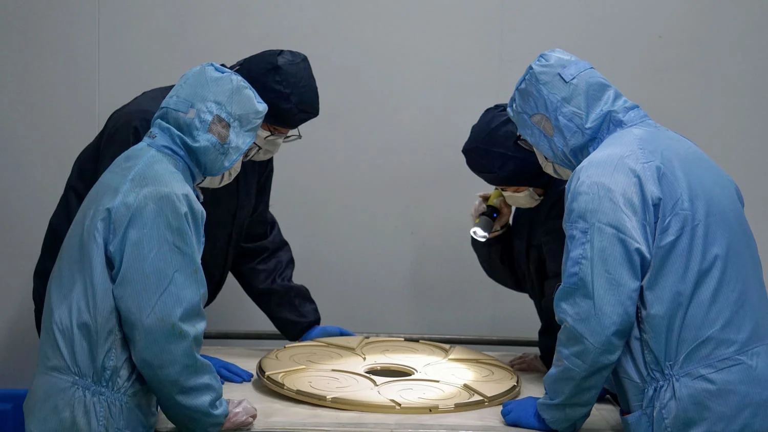 Vitajte zákazníkov, ktorí navštívia továreň na továreň na náter spoločnosti VeteKemicon SIC/ TAC Coating a Epitaxy Process Factory